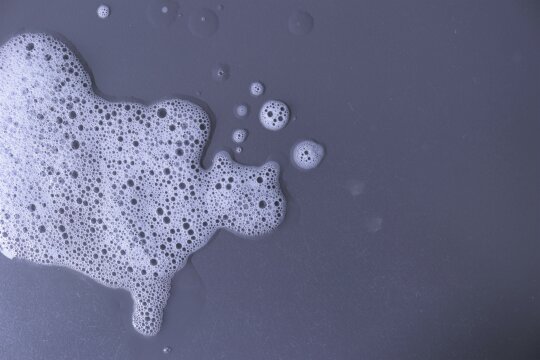 Schaum auf einer Oberfläche