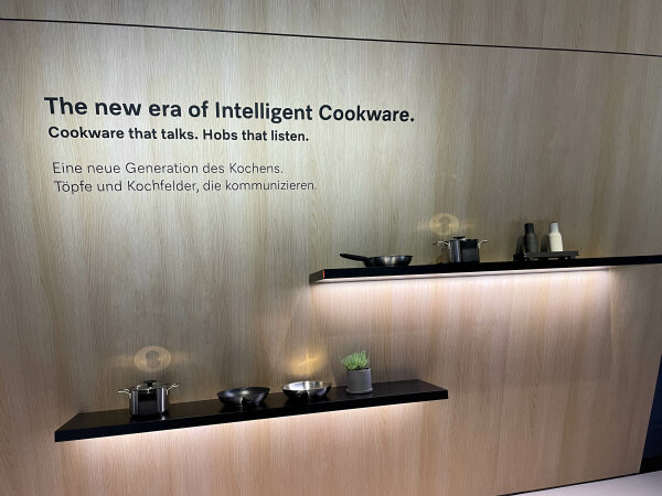 Intelligentes Induktionskochgeschirr das mit Herd kommuniziert