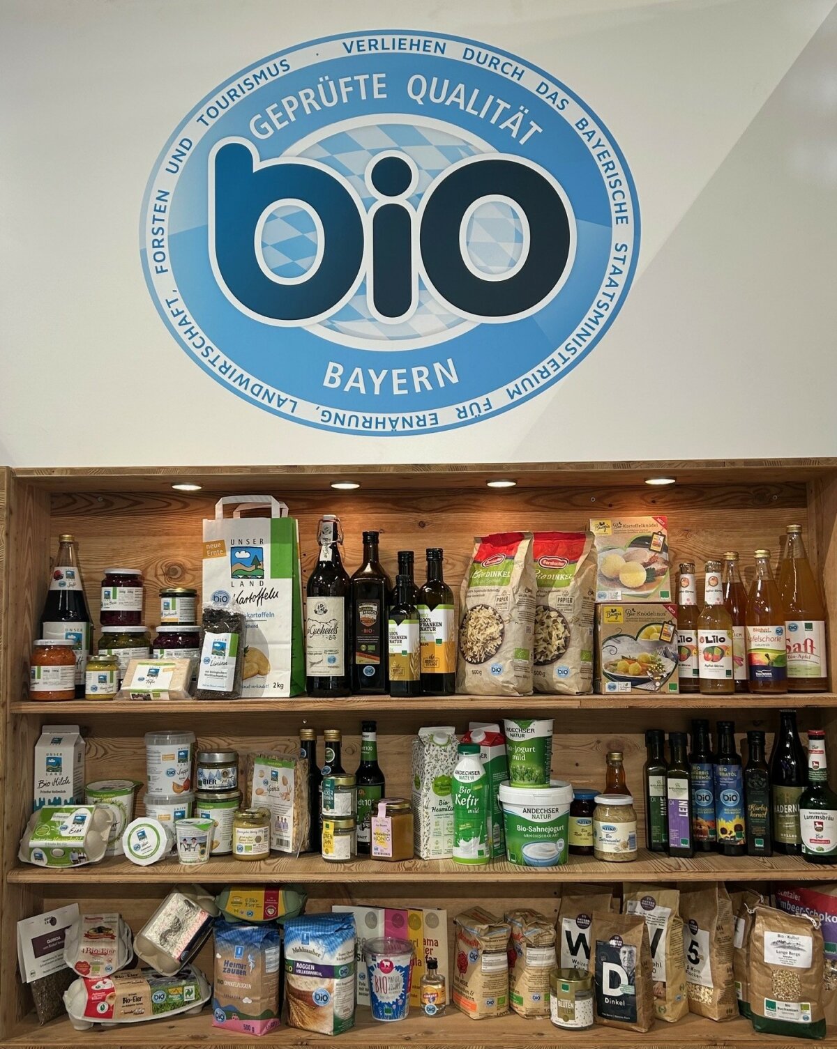 Das Foto zeigt Produkte mit dem Bayerischen Biosiegel.