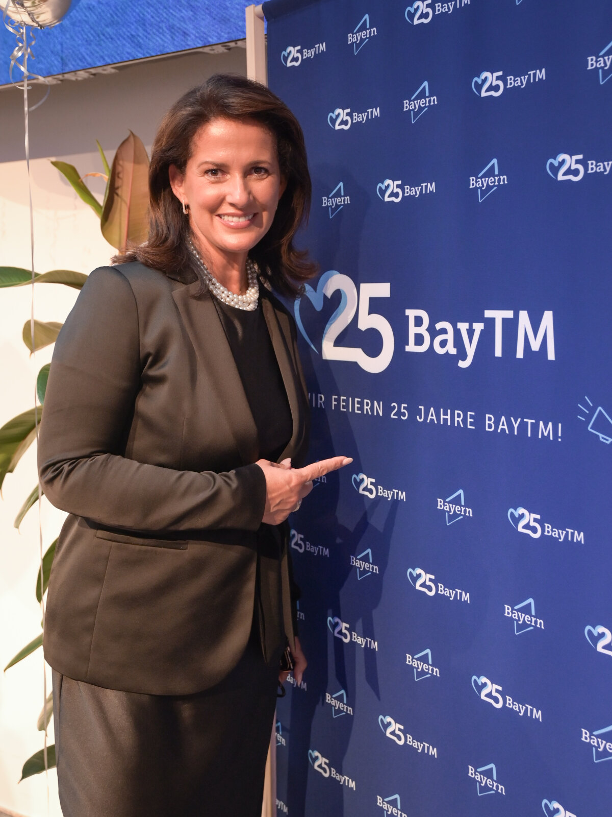 Das Bild zeigt Tourismusministerin Michaela Kaniber beim Festakt zu 25 Jahre BayTM. 