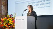 Ministerin am Rednerpult