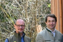 (v. l.): WEZ-Leiter Andreas Müller, den Präsidenten des Bayerischen Waldbesitzerverbands Josef Ziegler, Ministerin Michaela Kaniber, MdL Tanja Schorer-Dremel und den Bereichsleiter Forsten am AELF Ingolstadt, Peter Birkholz.