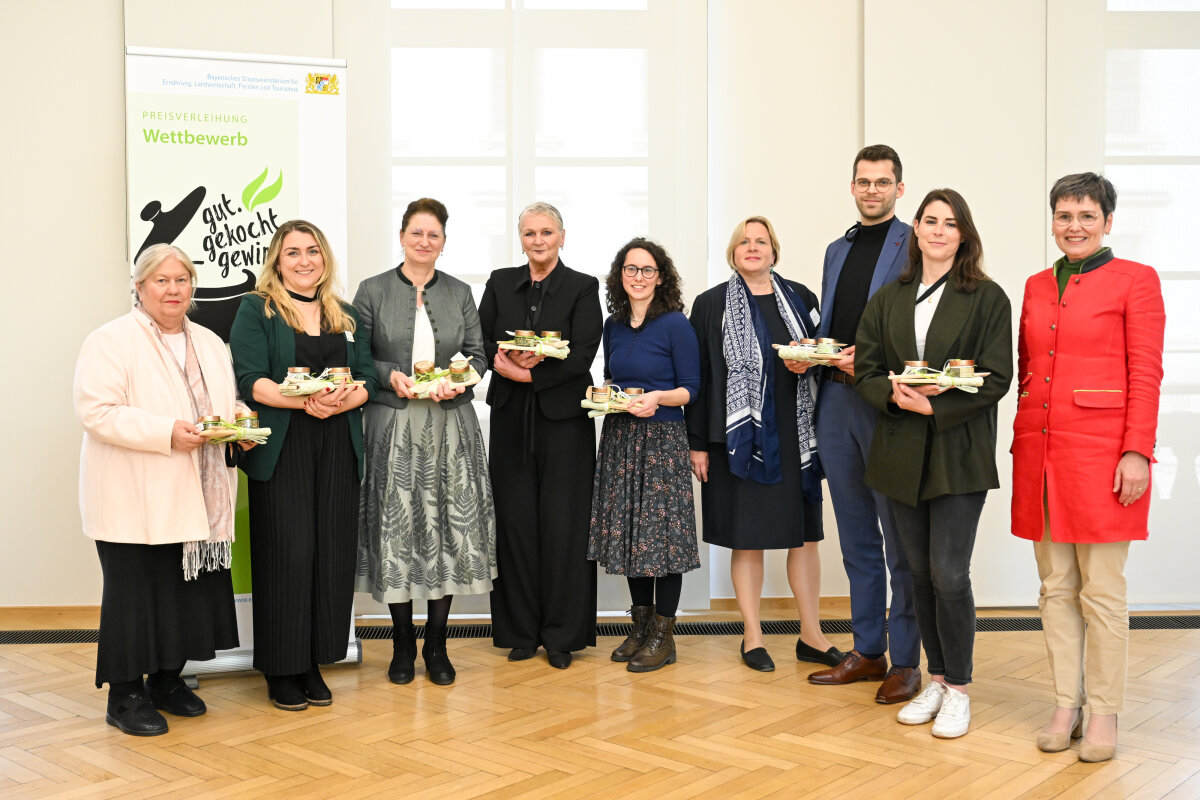 Gruppenfoto mit Mitgliedern der Jury.