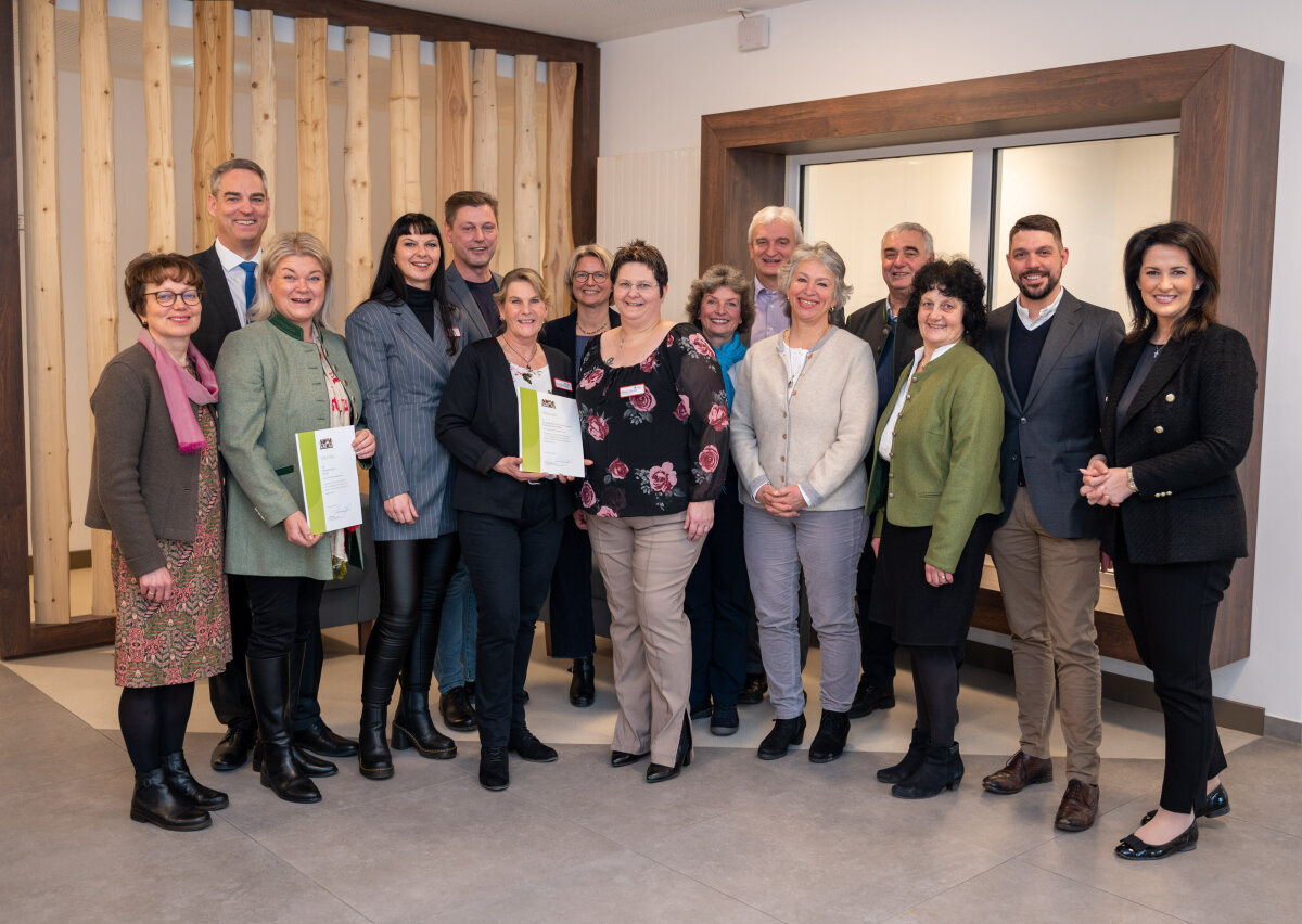 Urkundenverleihung Coaching Senioreneinrichtungen - Gruppenfoto