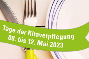 Teller mit Gabel und Messer und Banderole "Tager der Kitaverpflegung ß. bis 12. Mai 2023"