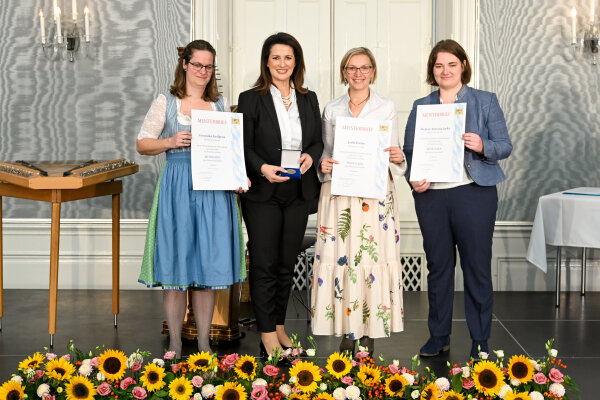 (v. l.) Veronika Liedgens, Moorenweis; Staatsministerin Michaela Kaniber; Judit Huber (Mp), Mammendorf; Helene Antonia Jurka, Maisach