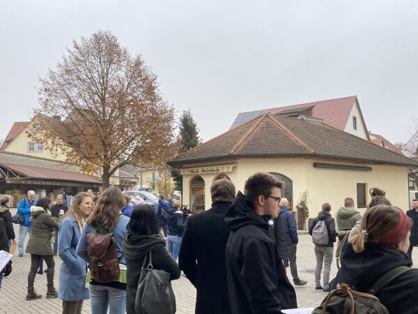 In Gustenfelden gibt es mehrere Verkaufsläden. Im Hintergrund der Laden von Metzger Rosskopf.