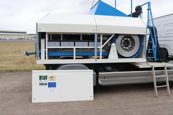 Eine Elektrostartwinde auf einem Kleintransporter