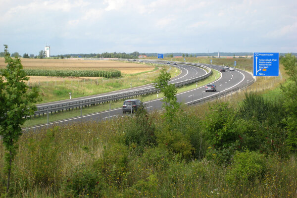 Autobahnsituation am Schild Ausfahrt Schweinfurt-West, Geldersheim, Niederwerrn, Euerbach
