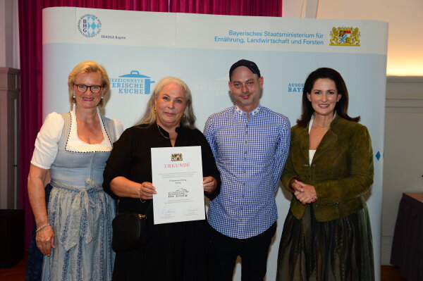v.l.: Angela Inselkammer, Dagmar Wurzer, Daniel Läntzsch, Staatsministerin Michaela Kaniber