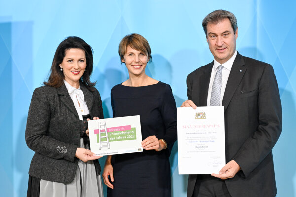 (v. l.) Ministerin Michaela Kaniber; Claudia Fenzel, Hafninger Weide; Ministerpräsident Dr. Markus Söder