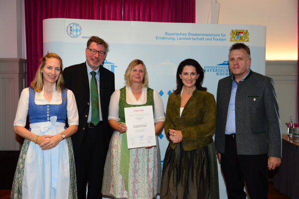 v.l.: Christine Dietmayr, Georg Schneider VI, Karin Haslinger, Staatsministerin Michaela Kaniber, Stefan Stang
