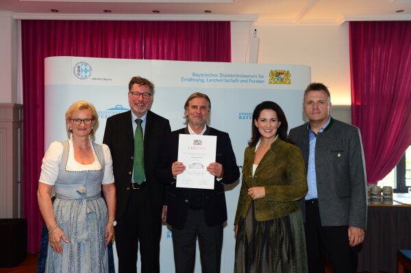 v.l.: Angela Inselkammer, Georg Schneider VI, Florian Oberndorfer, Staatsministerin Michaela Kaniber, Stefan Stang