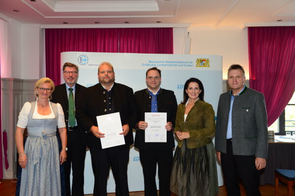 v.l.: Angela Inselkammer, Georg Schneider VI, Bernhard Haindl, Georg Lichtenegger, Staatsministerin Michaela Kaniber, Stefan Stang