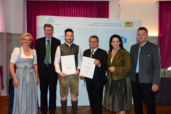 v.l.: Angela Inselkammer, Georg Schneider VI, Florian Brunner, Andreas Brunner, Staatsministerin Michaela Kaniber, Stefan Stang