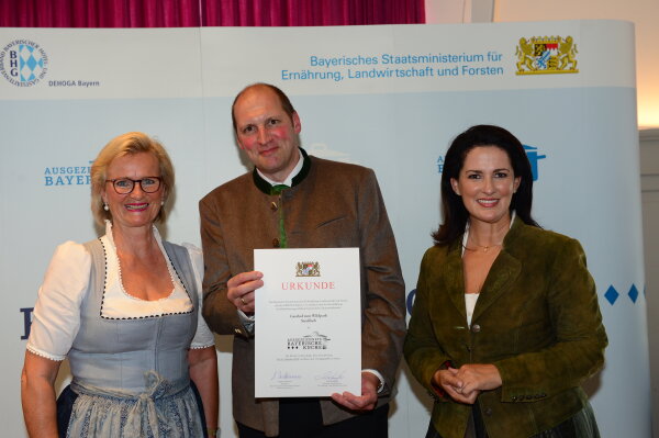 v.l.: Angela Inselkammer, Thomas Roiderer, Staatsministerin Michaela Kaniber