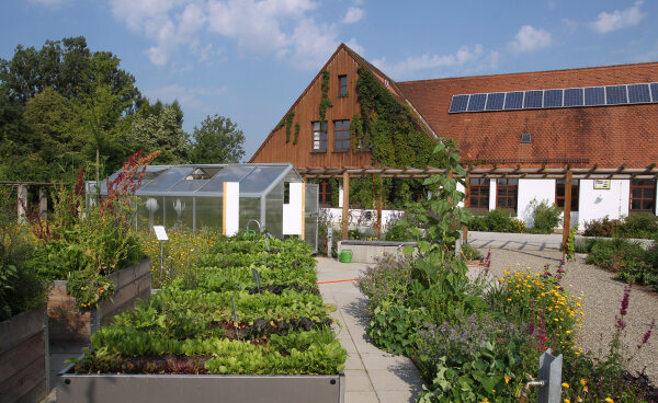 Außenansicht Gebäude Öko-Akademie Bamberg