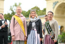 Die Bayerische Honigkönigin, die Bayerische Milchkönigin und die Bayerische Kartoffel-Königin