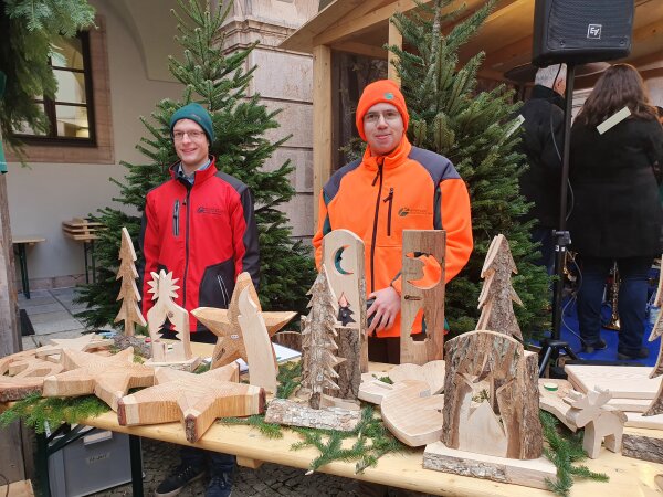 Weihnachtliche Schnitzereien des Forstbetriebs Kipfenberg