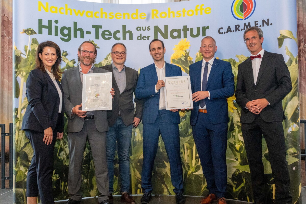 (v. l.) Staatsministerin Michaela Kaniber, Rainer K. Schmidt (Geschäftsführer Lorenz GmbH), Torsten Gericke (Marketingmanager Lorenz GmbH), Andreas Krypczyk (Projektleiter TITK), Benjamin Redlingshöfer (geschäftsführender Direktor TITK), Jochen Pelz (Vorstand der Ernst-Pelz-Stiftung und Preisstifter).