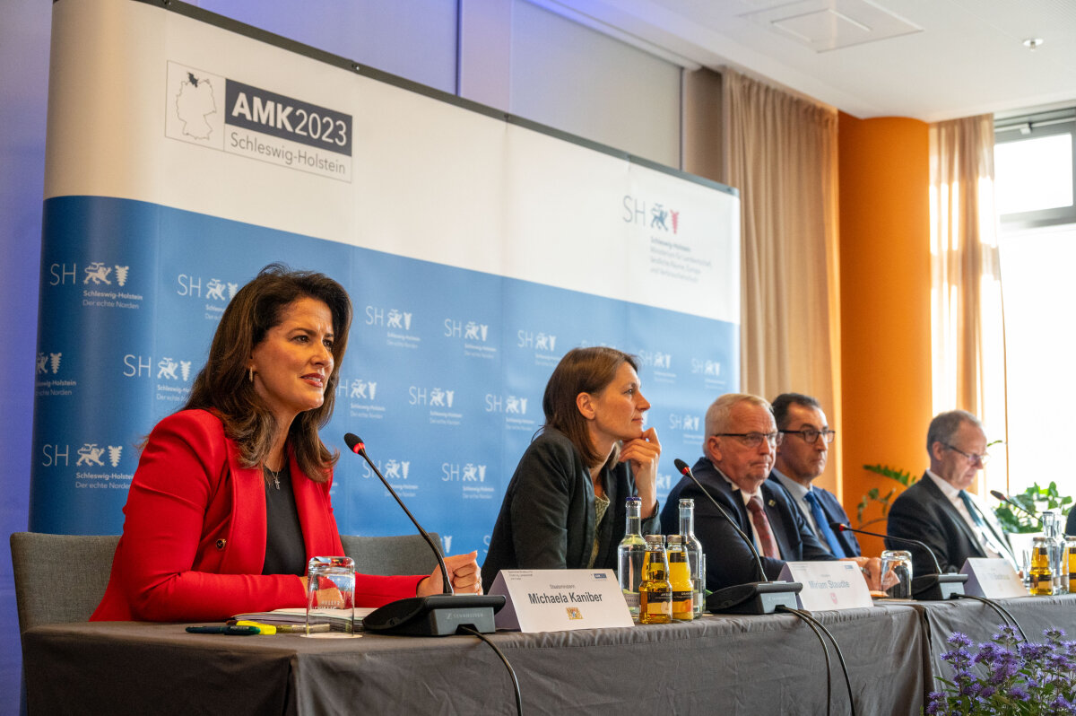 (v. l.) Ministerin Michaela Kaniber, Ministerin Miriam Staudte (Niedersachsen), Minister Dr. Till Backhaus (Mecklenburg-Vorpommern) Bundesminister Cem Özdemir und Minister Werner Schwarz (Schleswig-Holstein)