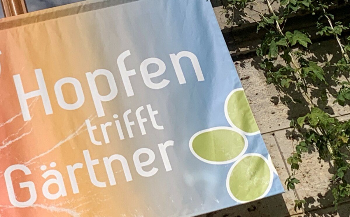 Plakat mit Text "Hopfen trifft Gärtner"
