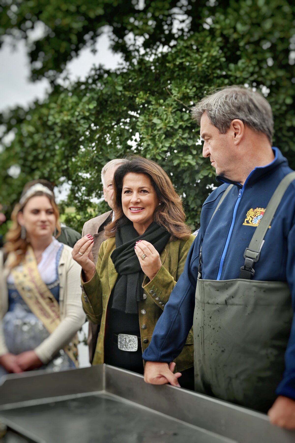 Landwirtschaftsministerin Michaela Kaniber und Ministerpräsident Dr. Markus Söder bei der Eröffnung der Karpfensaison