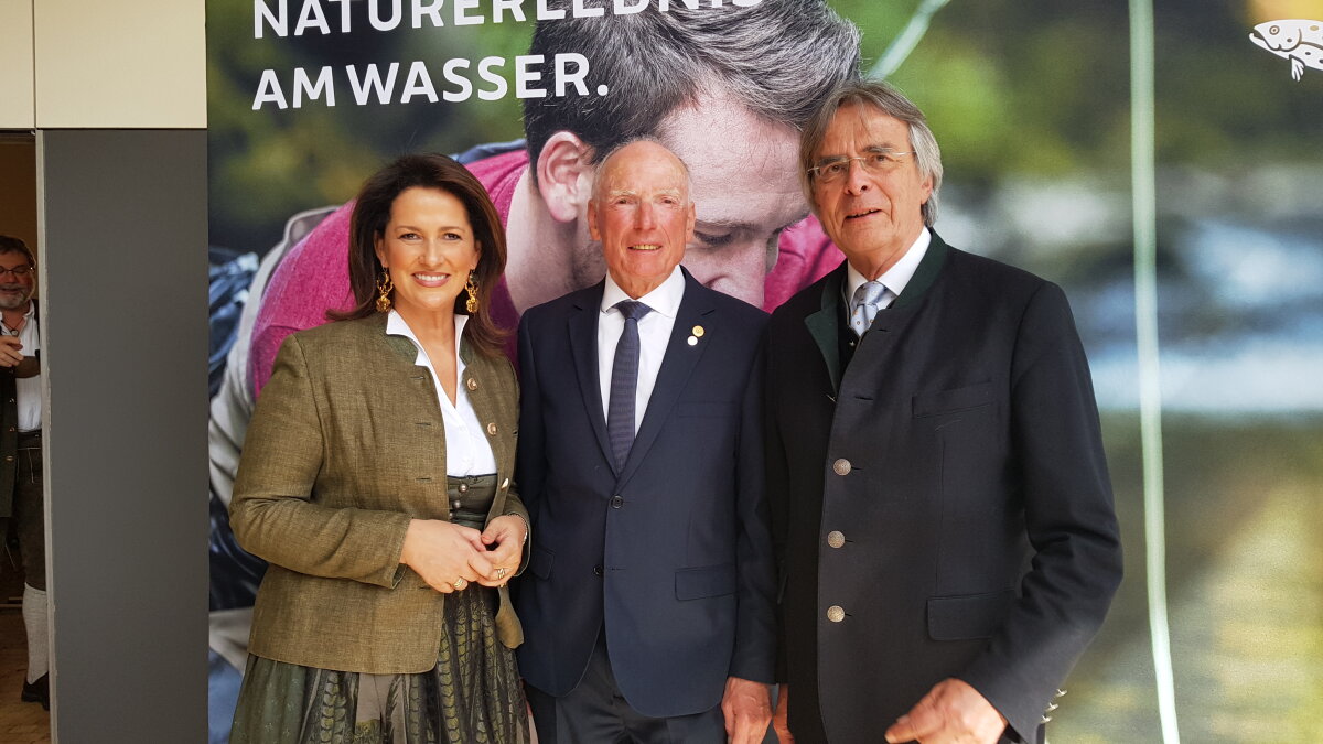 v. l. Ministerin Michaela Kaniber, Prof. Albert Göttle und sein Nachfolger Axel Bartelt 