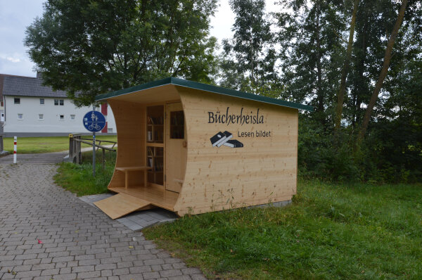 Kleinprojekte wie dieses Bücherhäuschen in Weihenzell im Landkreis Ansbach wurden durch das Regionalbudget gefördert.