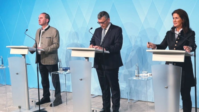 Jagdminister Hubert Aiwanger, Staatskanzleichef Florian Herrmann und Landwirtschaftsministerin Kaniber auf der Bühne