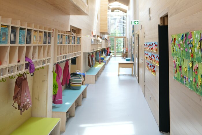 Sicht in den Flur eines Kindergartens