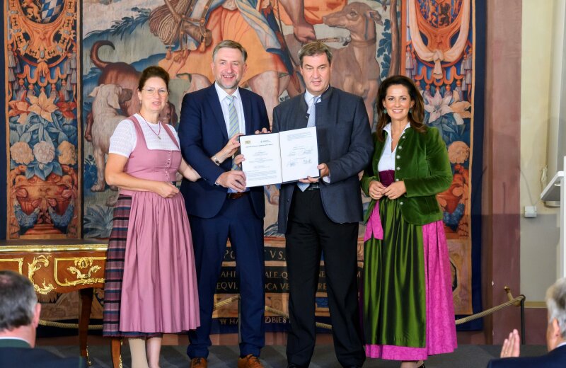 v. l. Christine Singer, Landesbäuerin der Landfrauengruppe des Bayerischen Bauernverbandes, Günther Felßner, Präsident des Bayerischen Bauernverbands, Ministerpräsident Dr. Markus Söder und Landwirtschaftsministerin Michaela Kaniber.