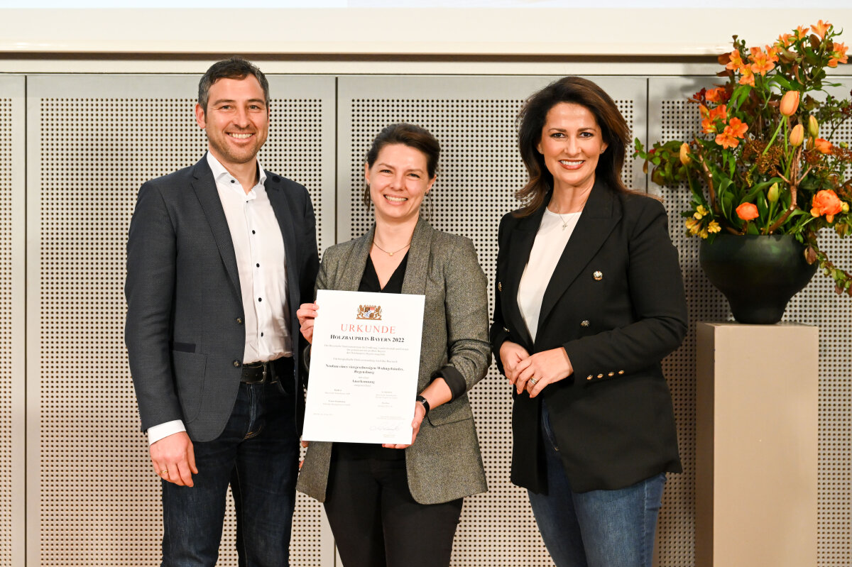 Gruppenfoto (v. l.): (v. l.) Thomas Feigl (Bayerische Staatsforsten AöR), Lisa Schex (Bayerische Staatsforsten AöR), Staatsministerin Michaela Kaniber