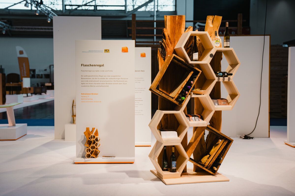 Flaschenregal aus Apfel- Linden- und Fichtenholz