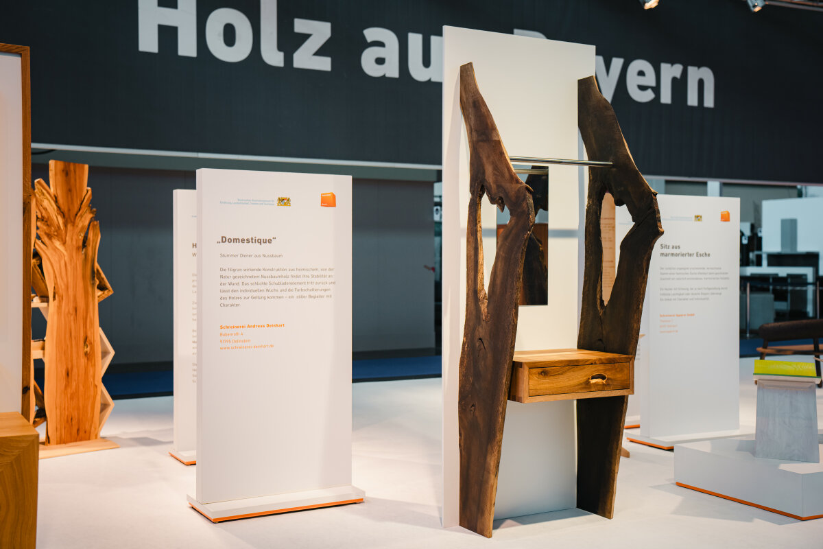 Stummer Diener aus Nussbaum