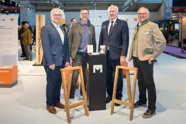 Schreinerpreis 2024 - Hocker für Puristen (Firma MEZA GmbH) 