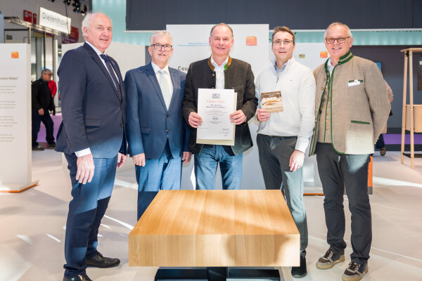 Schreinerpreis 2024 - Couchtisch aus Eichenholz (Schreinerei Spreitzer)