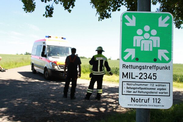 Rund 80 Rettungstreffpunkte im Landkreis: Schilder für schnellere